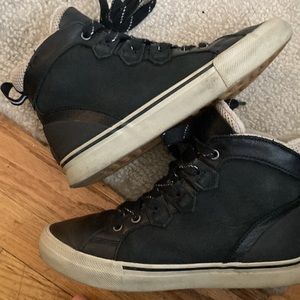 Sorel Caribou waterproof mid top sneakers EUC
